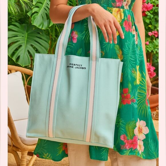 🌟 MARC JACOBS~PERFECT TOTE🌟
👜 “Perfect” Canvas Tote Bag by MARC JACOBS - Picture 1 of 6